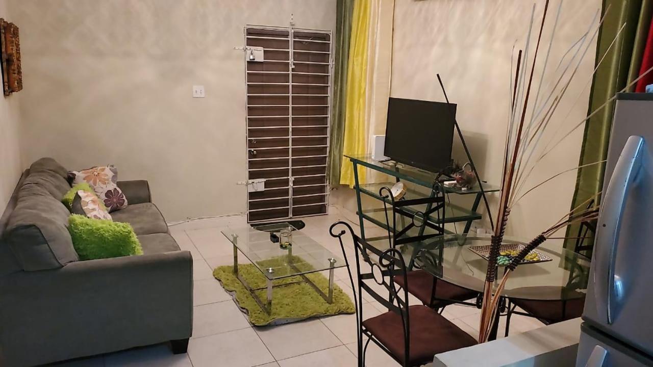 #1 Jacaranda Vacation Home 스패니시타운 외부 사진